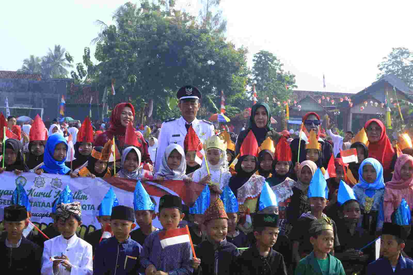 Hadir di Kegiatan Karnaval, Evi Susina Dukung Perayaan HUT ke-78 RI Desa Kutoarjo Hadir di Kegiatan Karnaval, Evi Susina Dukung Perayaan HUT ke-78 RI Desa Kutoarjo