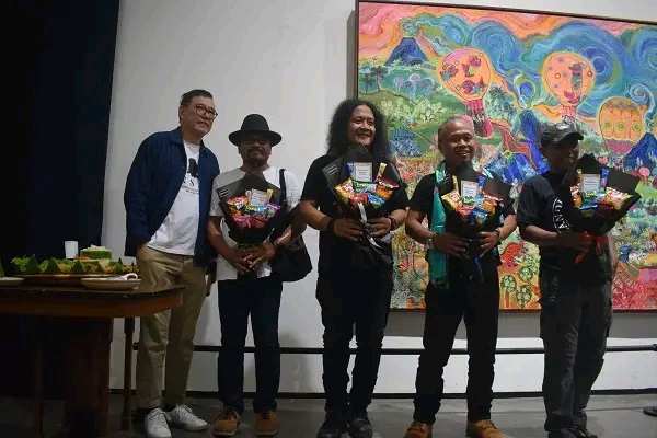Karya Perupa Klowor Waldiyono, Pidi Baiq dan Rudi Murdock Pukau Apresian Karya Perupa Klowor Waldiyono, Pidi Baiq dan Rudi Murdock Pukau Apresian