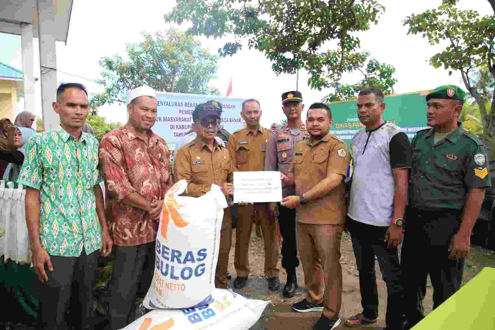 Pemkab Aceh Utara Salurkan 127 Ton Beras CPP Untuk Masyarakat Terdampak Banjir Pemkab Aceh Utara Salurkan 127 Ton Beras CPP Untuk Masyarakat Terdampak Banjir