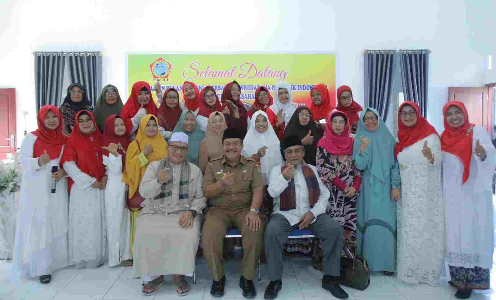 Wabup Taufik Ikuti Pengajian Bulanan PWRI Kabupaten Asahan Wabup Taufik Ikuti Pengajian Bulanan PWRI Kabupaten Asahan