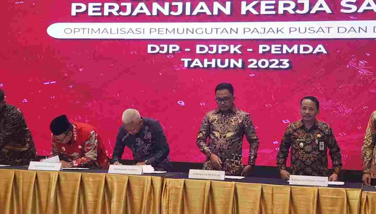 Bupati Surya Sahkan Perjanjian Kerjasama Optimalisasi Pemungutan Pajak Bupati Surya Sahkan Perjanjian Kerjasama Optimalisasi Pemungutan Pajak