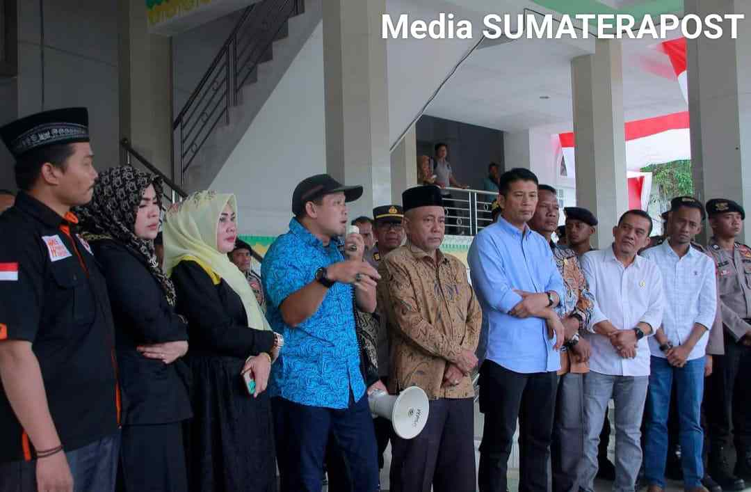 DPRK Aceh Tamiang Menerima Pedagang Kios Rel Jalan Cut Nyak Dhien Kota Kuala Simpang DPRK Aceh Tamiang Menerima Pedagang Kios Rel Jalan Cut Nyak Dhien Kota Kuala Simpang