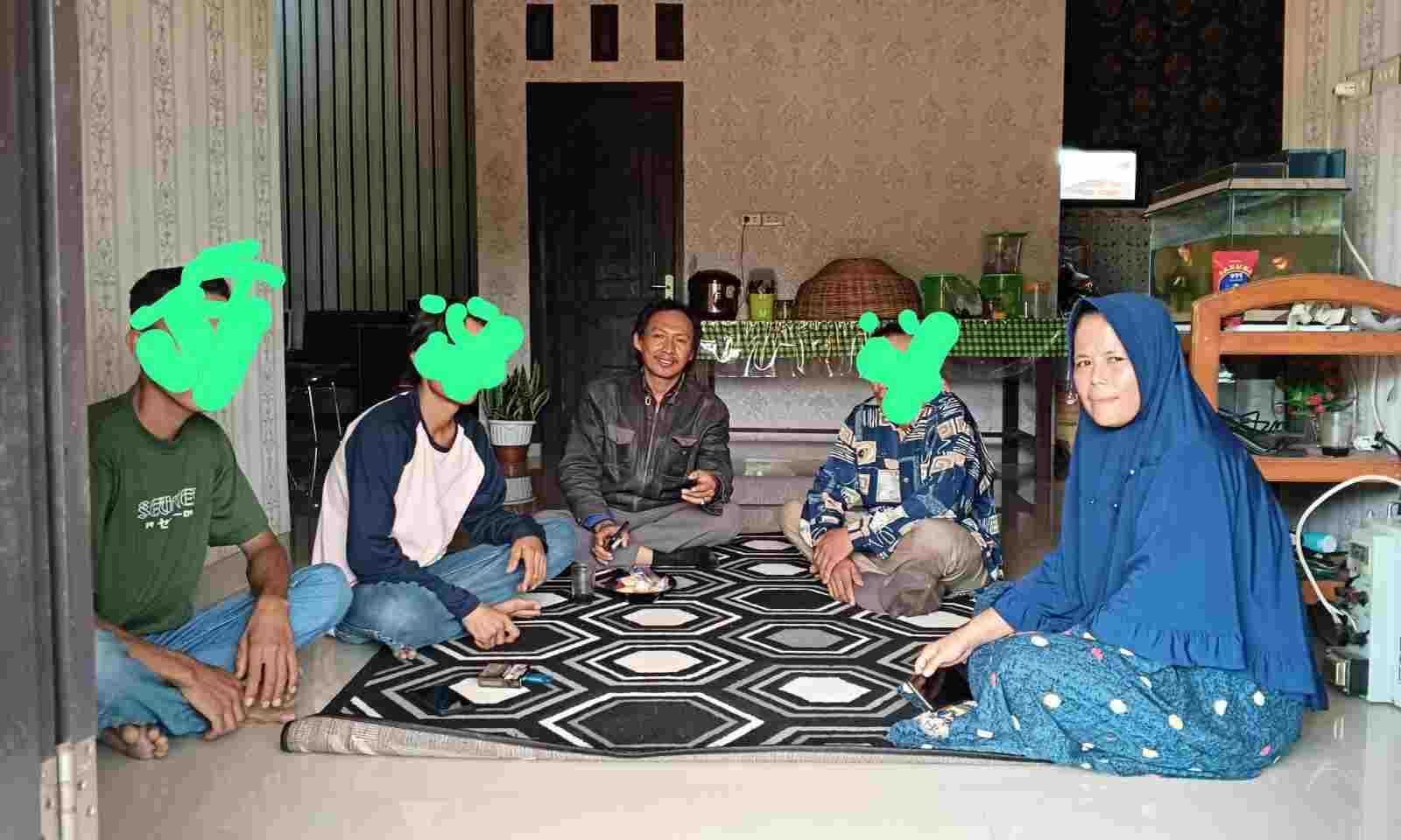 Miris, Anak Dibawah Umur Dinikahkan Dengan Seorang Janda Tanpa Sepengetahuan Orang tuanya Miris, Anak Dibawah Umur Dinikahkan Dengan Seorang Janda Tanpa Sepengetahuan Orang tuanya