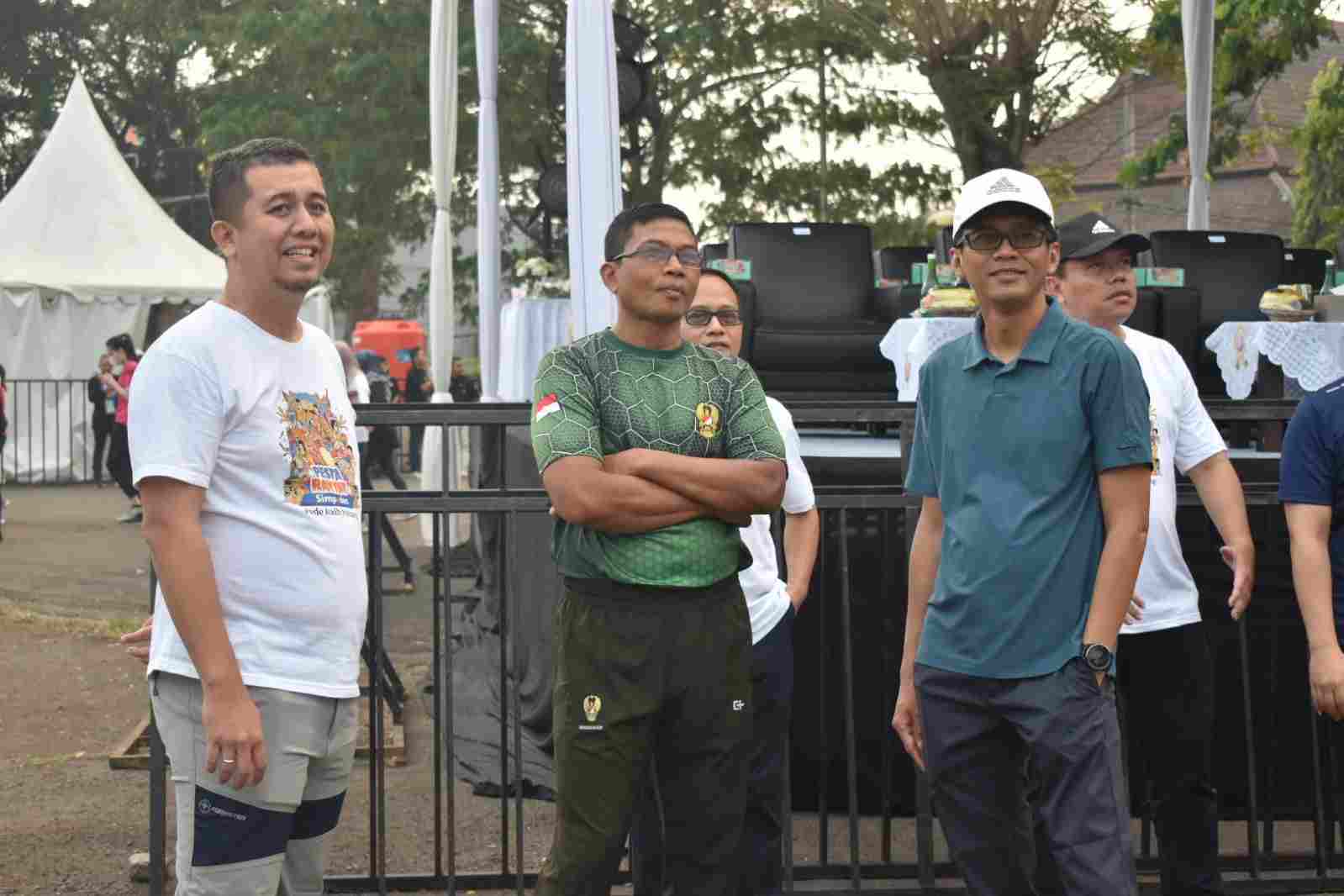 Danrem Ikuti Olahraga Bersama Dalam Rangka Pesta Rakyat Simpedes BRI Bandar Lampung Danrem Ikuti Olahraga Bersama Dalam Rangka Pesta Rakyat Simpedes BRI Bandar Lampung