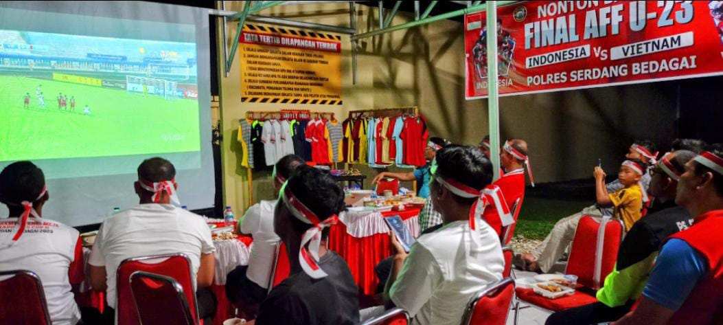 Polres Sergai Gelar Nobar Bersama Wartawan di Laga Final AFF U-23 Indonesia vs Vietnam Polres Sergai Gelar Nobar Bersama Wartawan di Laga Final AFF U-23 Indonesia vs Vietnam