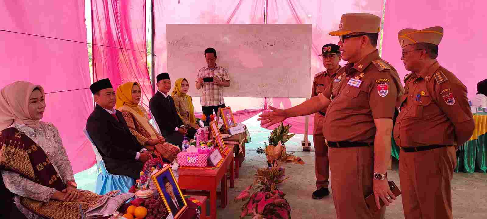 Pj Bupati Mesuji Pimpin Tim Gabungan Tinjau Pelaksanaan Pilkades Serentak Pj Bupati Mesuji Pimpin Tim Gabungan Tinjau Pelaksanaan Pilkades Serentak
