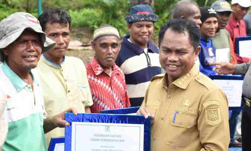 Bupati Sergai Serahkan Bantuan Pengembangan Sektor Perikanan di Tanjung Beringin Bupati Sergai Serahkan Bantuan Pengembangan Sektor Perikanan di Tanjung Beringin
