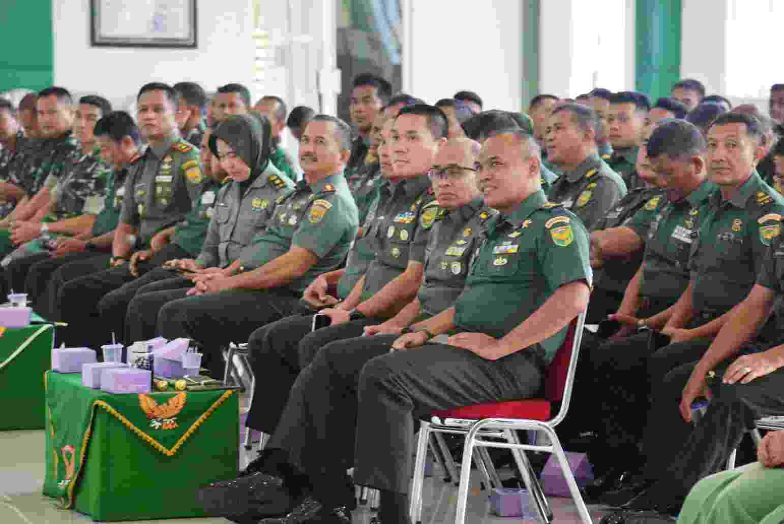 Prajurit, PNS & Anggota Persit Korem 043/Gatam Ikuti Penyuluhan Binrohis dan Bintalidjuang Prajurit, PNS & Anggota Persit Korem 043/Gatam Ikuti Penyuluhan Binrohis dan Bintalidjuang