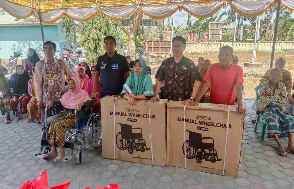 34 Lansia dan Disabilitas Dapat Bantuan Kursi Roda dan Bingkisan dari Aspirasi DPR RI 34 Lansia dan Disabilitas Dapat Bantuan Kursi Roda dan Bingkisan dari Aspirasi DPR RI