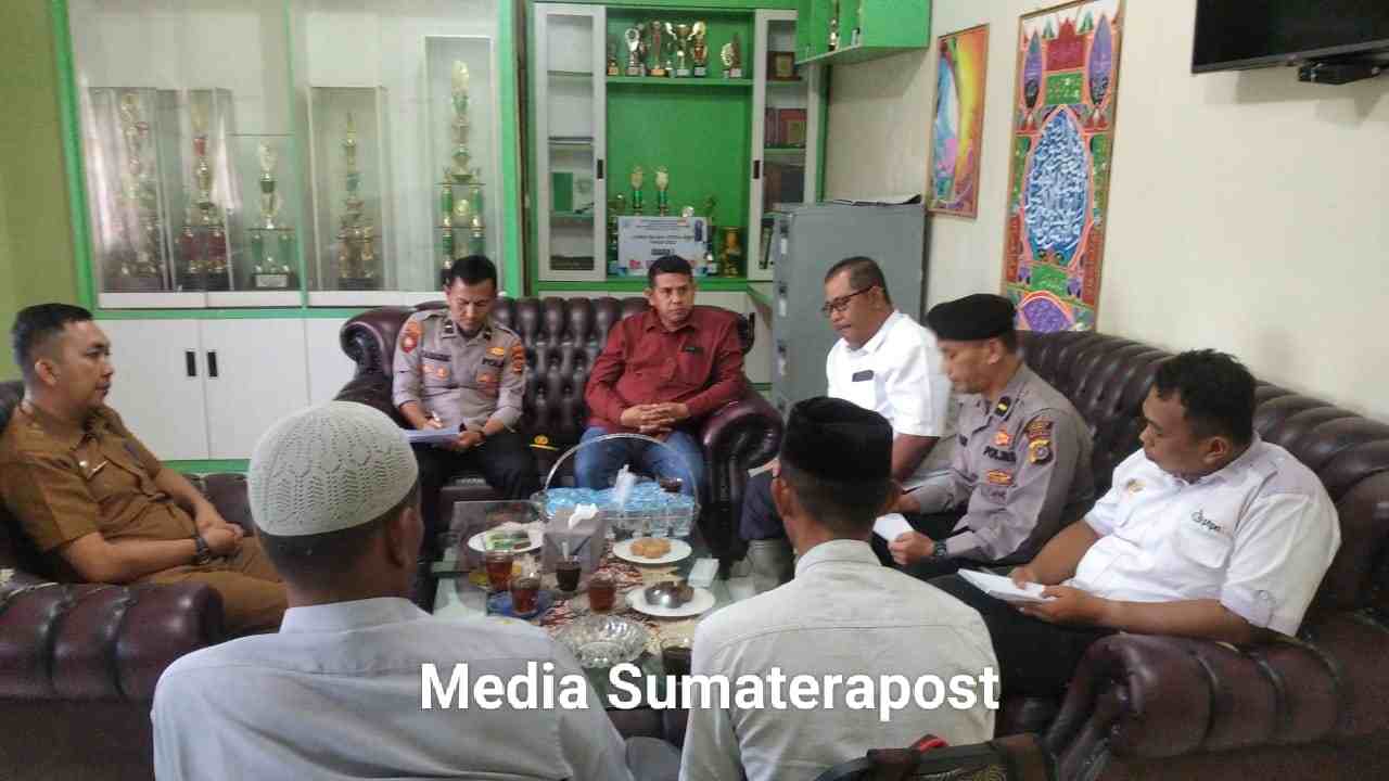 Wakapolsek Karang Baru Hadiri Rakor Penertiban Bangunan Diatas Parit HGU PTPN 1 Kebun Lama Wakapolsek Karang Baru Hadiri Rakor Penertiban Bangunan Diatas Parit HGU PTPN 1 Kebun Lama