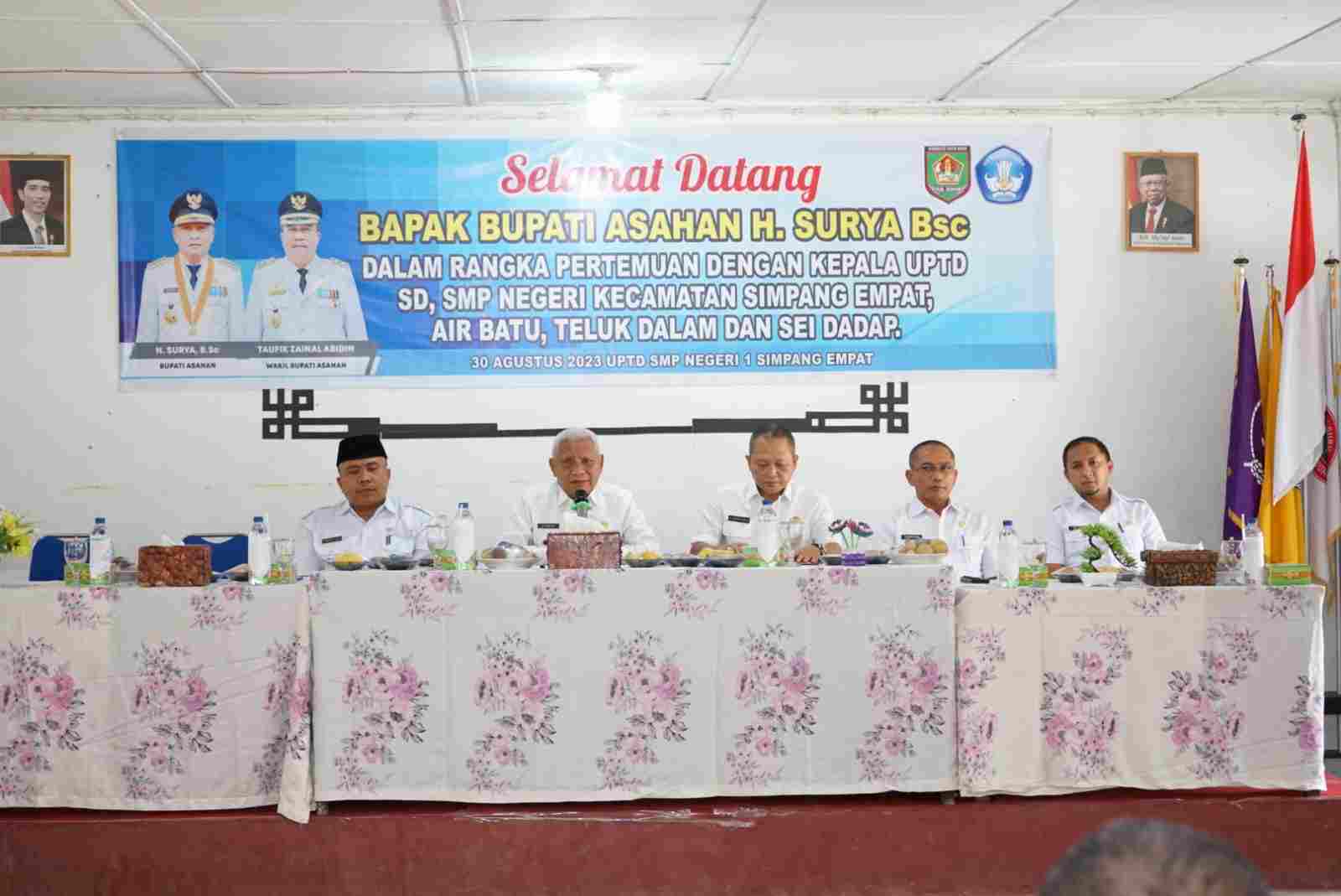 Bupati Surya Hadiri Silaturahmi Keluarga Besar UPTD Disdik Kecamatan Simpang Empat Bupati Surya Hadiri Silaturahmi Keluarga Besar UPTD Disdik Kecamatan Simpang Empat