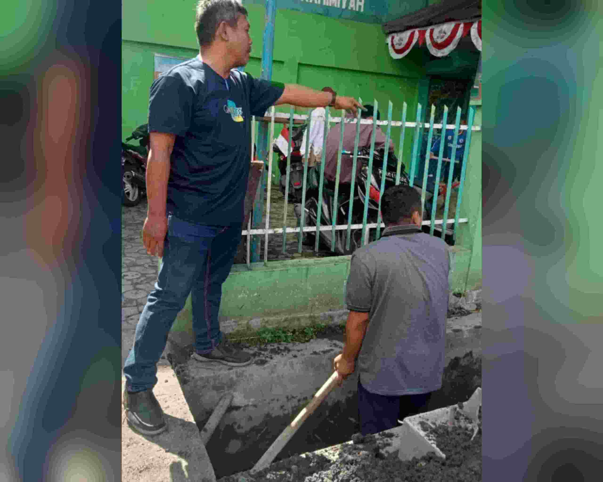 Kerap Terjadi Banjir, Pihak Kelurahan Baru Gotong Royong Bersihkan Selokan Kerap Terjadi Banjir, Pihak Kelurahan Baru Gotong Royong Bersihkan Selokan