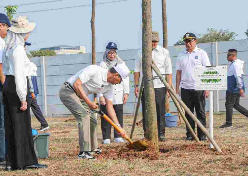 Tutup Porseni 2023, Pj. Gubernur Heru Gaungkan Penghijauan di DKI Jakarta Tutup Porseni 2023, Pj. Gubernur Heru Gaungkan Penghijauan di DKI Jakarta