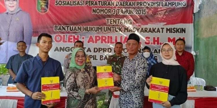 Aprilliati Sosialisasikan Perda Bantuan Hukum Nomor 3 Tahun 2015 Aprilliati Sosialisasikan Perda Bantuan Hukum Nomor 3 Tahun 2015