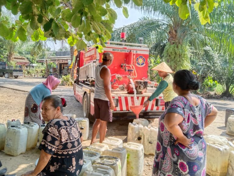 Lagi, Dinas Damkarmat Lampung Selatan Bantu Distribusi Air Bersih Ke Warga Lagi, Dinas Damkarmat Lampung Selatan Bantu Distribusi Air Bersih Ke Warga