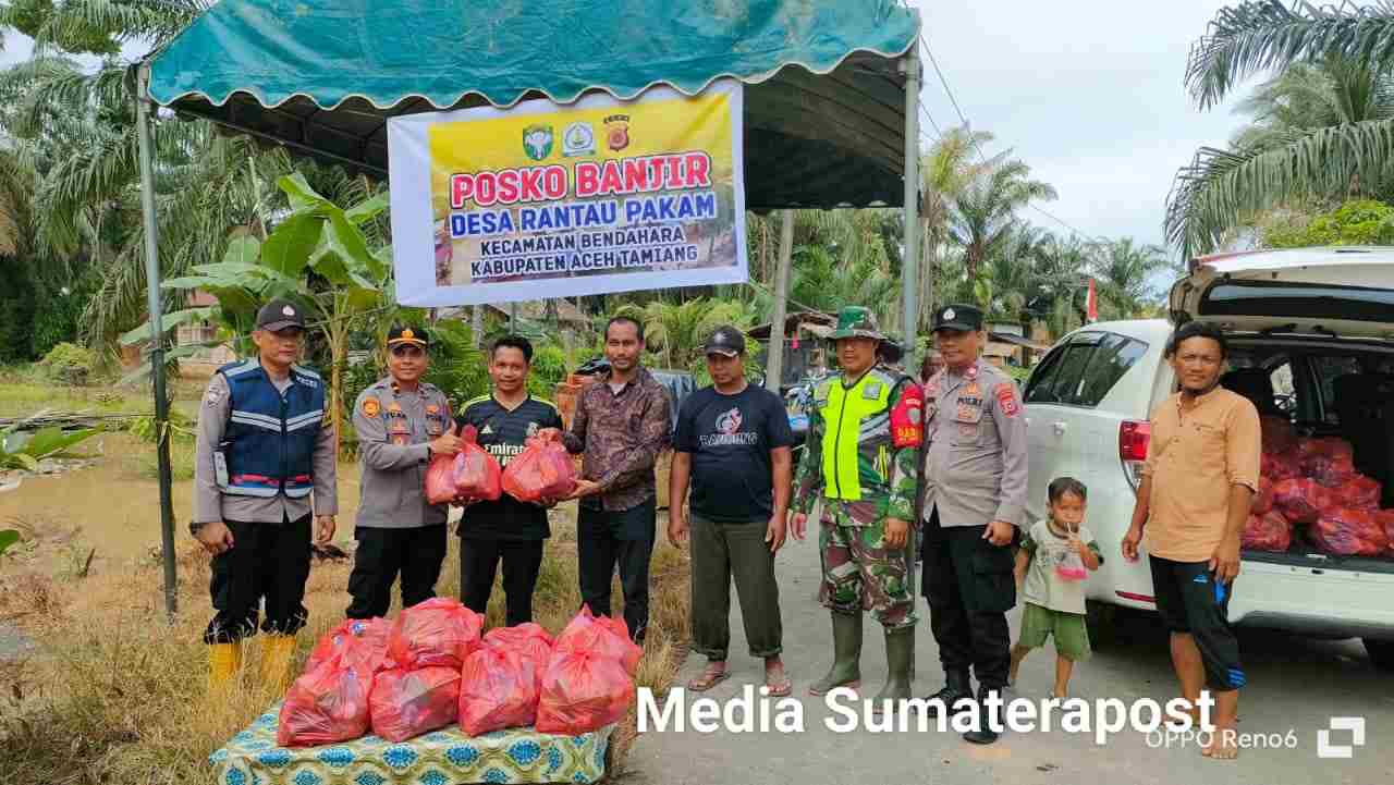 Forkopimcam Bendahara Serahkan Bantuan Terdampak Banjir Kepada Masyarakat Forkopimcam Bendahara Serahkan Bantuan Terdampak Banjir Kepada Masyarakat