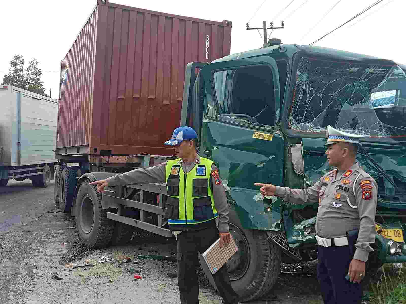 Kecelakaan di Jalan Medan Tebing Tinggi, Pengemudi Mobil Dump Truck Kabur dari TKP Kecelakaan di Jalan Medan Tebing Tinggi, Pengemudi Mobil Dump Truck Kabur dari TKP