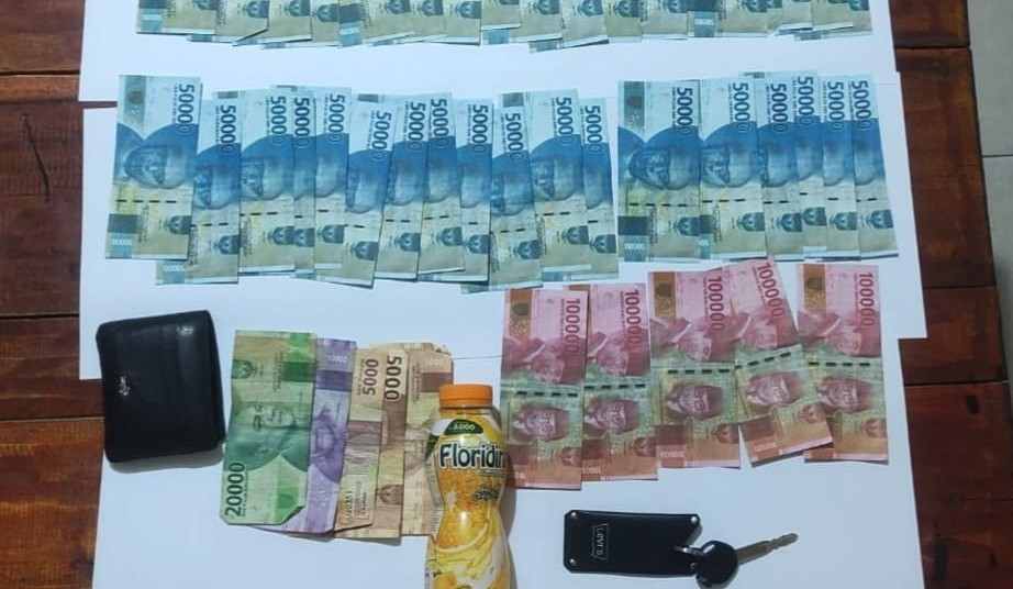 Polsek Banjar Agung Tangkap Pengedar Uang Palsu Pecahan 100 Ribu dan 50 Ribu Polsek Banjar Agung Tangkap Pengedar Uang Palsu Pecahan 100 Ribu dan 50 Ribu