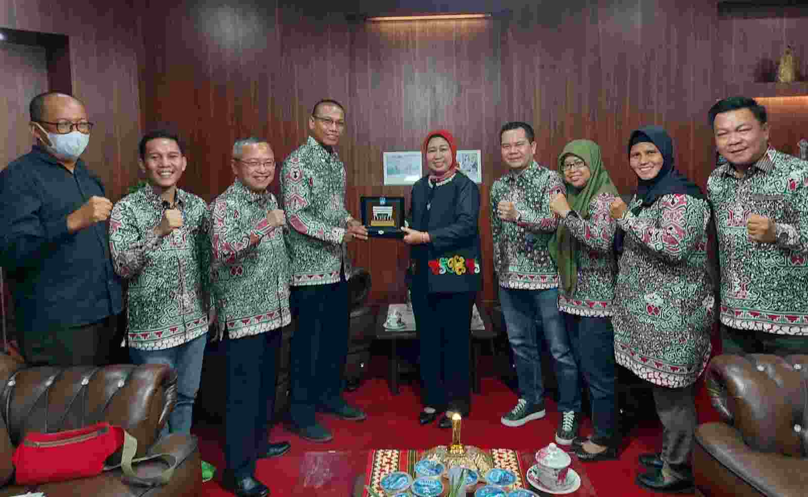 Tawarkan Jurnalis Mengajar, PWI dan Unila Segera Teken MoU Tawarkan Jurnalis Mengajar, PWI dan Unila Segera Teken MoU