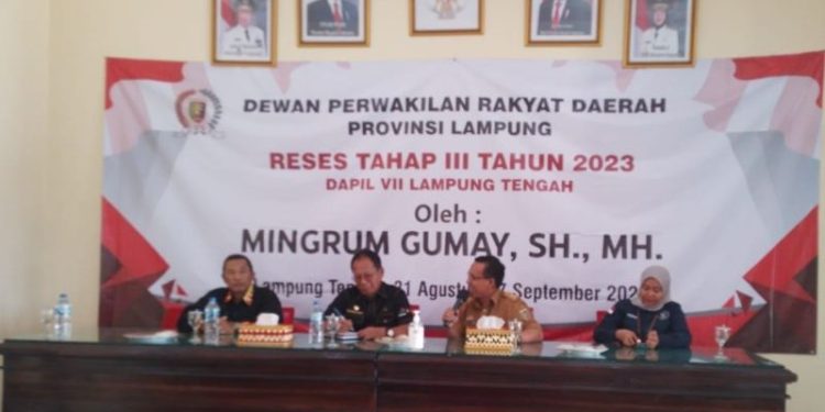 Tinjau Aspirasi, Ketua DPRD Mingrum Gumay Sambangi SMAN 1 Seputih Banyak Tinjau Aspirasi, Ketua DPRD Mingrum Gumay Sambangi SMAN 1 Seputih Banyak