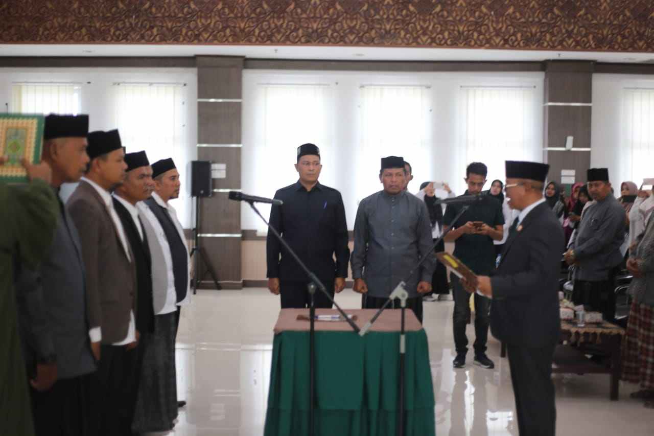 Lantik Anggota Baitul Mal, Sekda Aceh Utara Harapkan Kerja Profesional Kelola Harta Agama Lantik Anggota Baitul Mal, Sekda Aceh Utara Harapkan Kerja Profesional Kelola Harta Agama