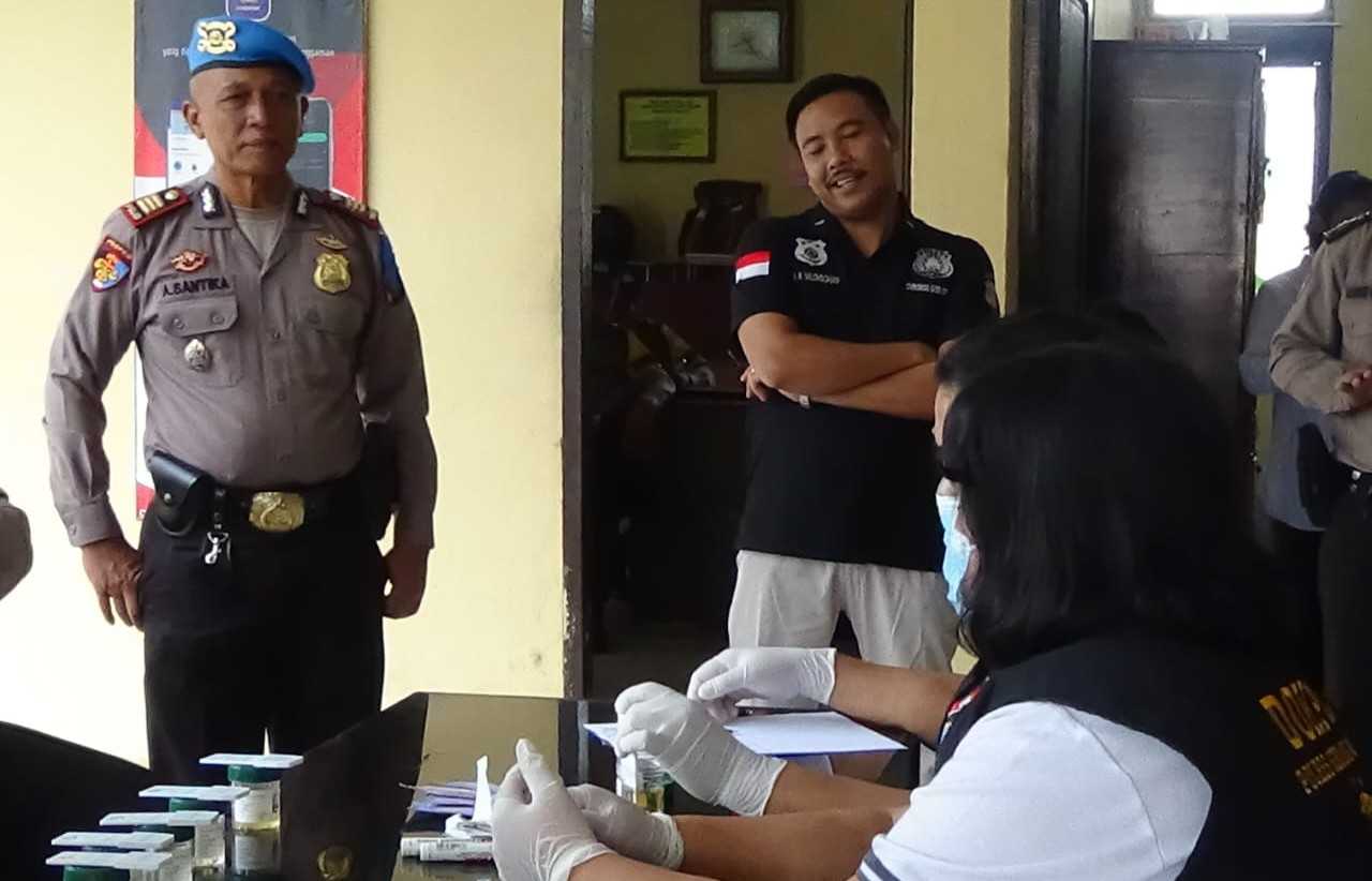 Pemberantasan Narkotika Ditubuh Polri, Polres Sergai Sidak Tes Urine Personel Polsek Perbaungan Pemberantasan Narkotika Ditubuh Polri, Polres Sergai Sidak Tes Urine Personel Polsek Perbaungan