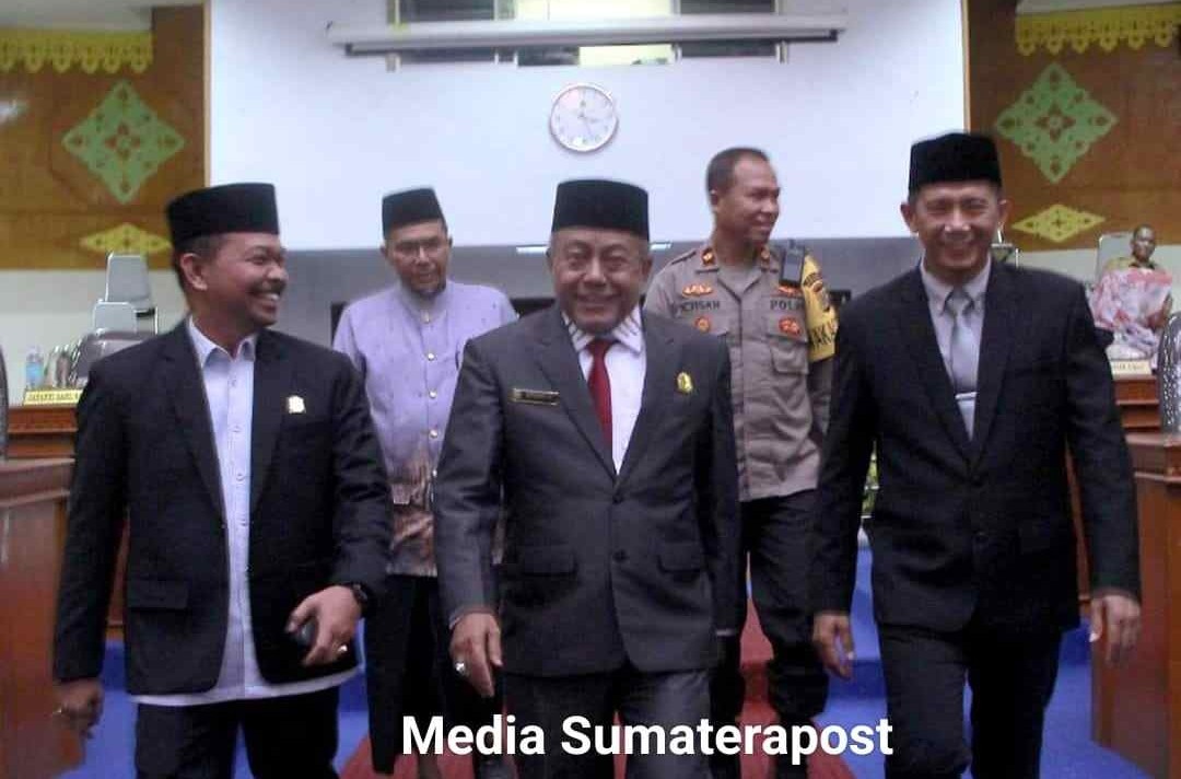 DPRK Atam Menggelar Rapat Paripurna, Penyampaian Pandangan Umum Anggota Fraksi DPRK Atam Menggelar Rapat Paripurna, Penyampaian Pandangan Umum Anggota Fraksi