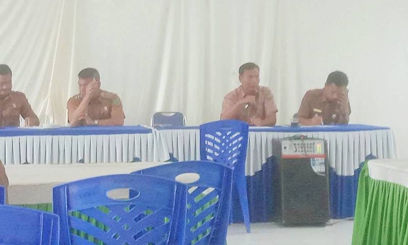 Oknum Camat di Pasaman Diduga Arogan, Usir Wartawan Saat Acara Dikantor Kecamatan Oknum Camat di Pasaman Diduga Arogan, Usir Wartawan Saat Acara Dikantor Kecamatan