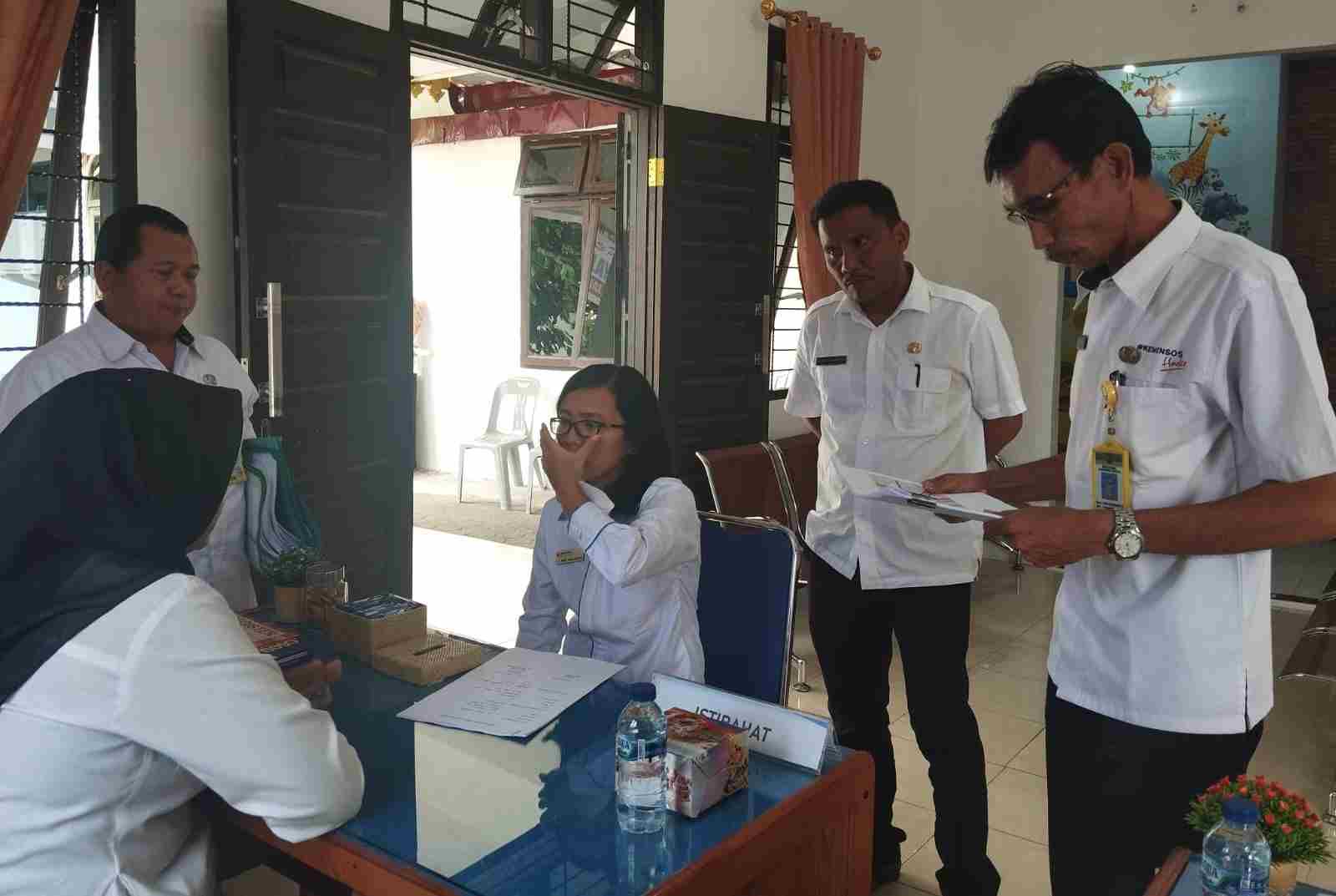 Alber Butar Butar Dampingi Ombudsman RI Sumut Kunjungi Pelayanan Publik Alber Butar Butar Dampingi Ombudsman RI Sumut Kunjungi Pelayanan Publik