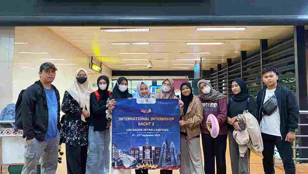 FEBI UIN RIL Berangkatkan Mahasiswa Program International Internship dan Students Mobility Malaysia FEBI UIN RIL Berangkatkan Mahasiswa Program International Internship dan Students Mobility Malaysia