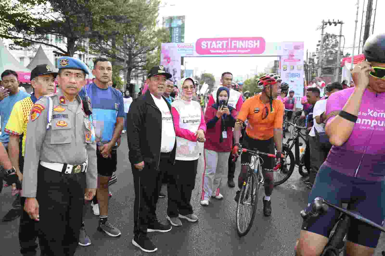 Gubernur Arinal dan Ibu Riana Hadiri Tour of Road to Kemala Lampung Seri 4 Gubernur Arinal dan Ibu Riana Hadiri Tour of Road to Kemala Lampung Seri 4