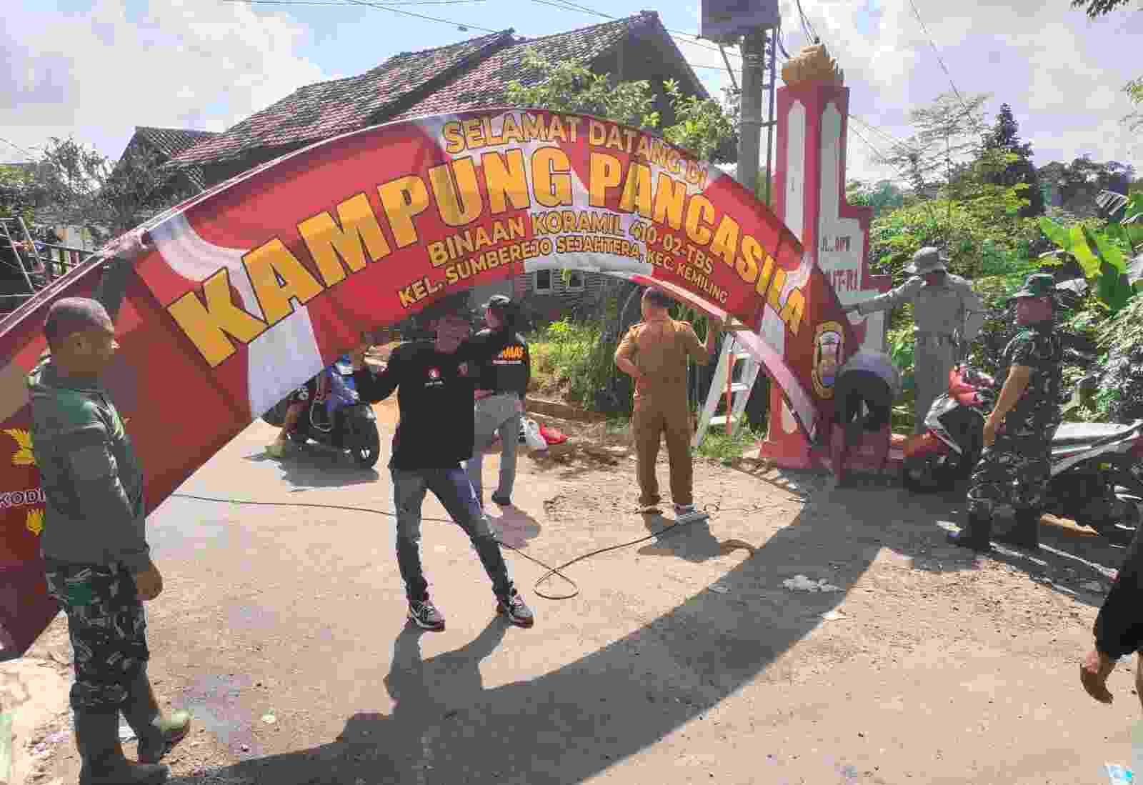 Kampung Pancasila Wujudkan Persatuan dan Harmoni Bermasyarakat di Wilayah Koramil TBS Kampung Pancasila Wujudkan Persatuan dan Harmoni Bermasyarakat di Wilayah Koramil TBS