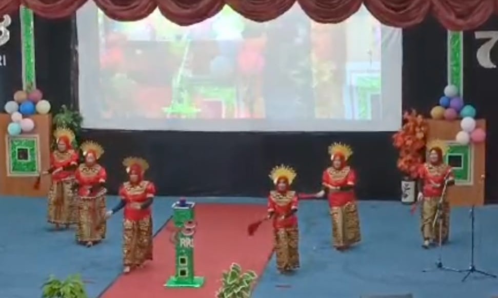 Dharma Wanita RRI Bandarlampung Meriahkan Hari Radio ke-78 Dharma Wanita RRI Bandarlampung Meriahkan Hari Radio ke-78