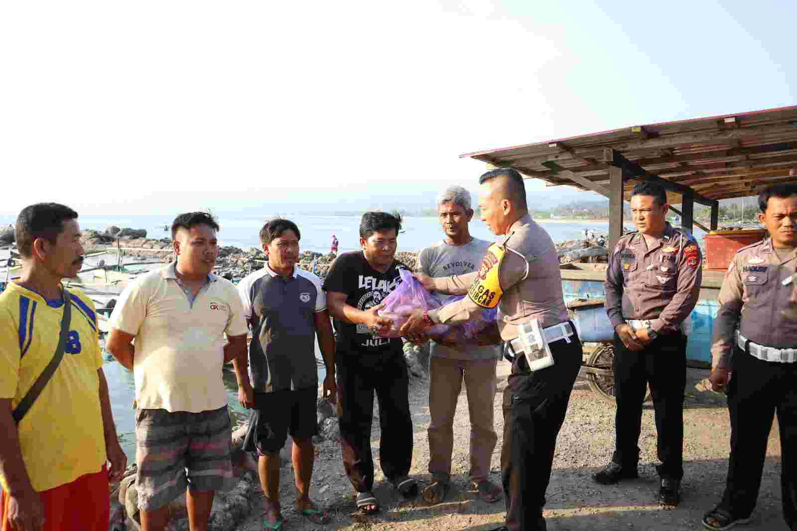 HUT Lalin ke-68 Polres Pesisir Barat Gelar Bansos HUT Lalin ke-68 Polres Pesisir Barat Gelar Bansos