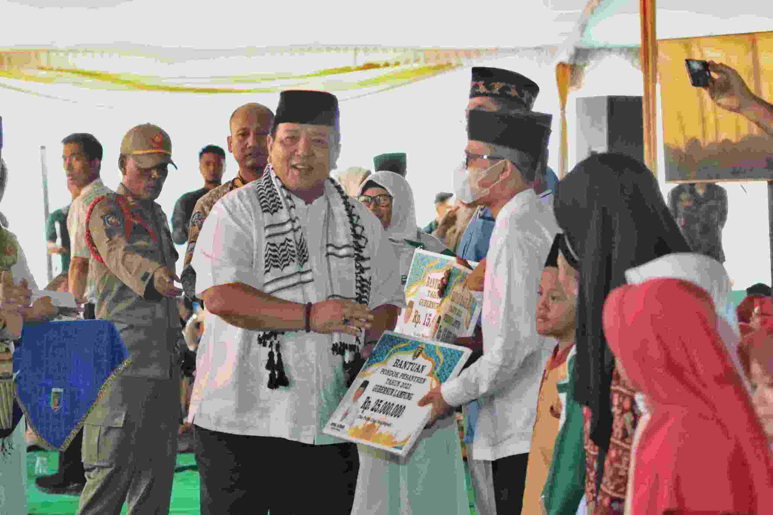Pemprov Lampung Gelar Pengajian Akbar Memperingati Maulid Nabi Muhammad SAW 1445 H Pemprov Lampung Gelar Pengajian Akbar Memperingati Maulid Nabi Muhammad SAW 1445 H
