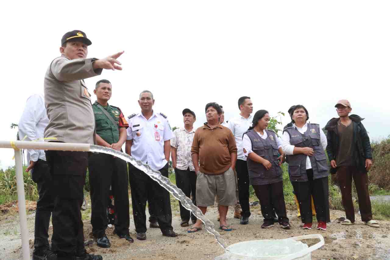Kapolres Salurkan Bantuan Sumur Bor dan Pompa Air ke Masyarkat Simalungun Kapolres Salurkan Bantuan Sumur Bor dan Pompa Air ke Masyarkat Simalungun