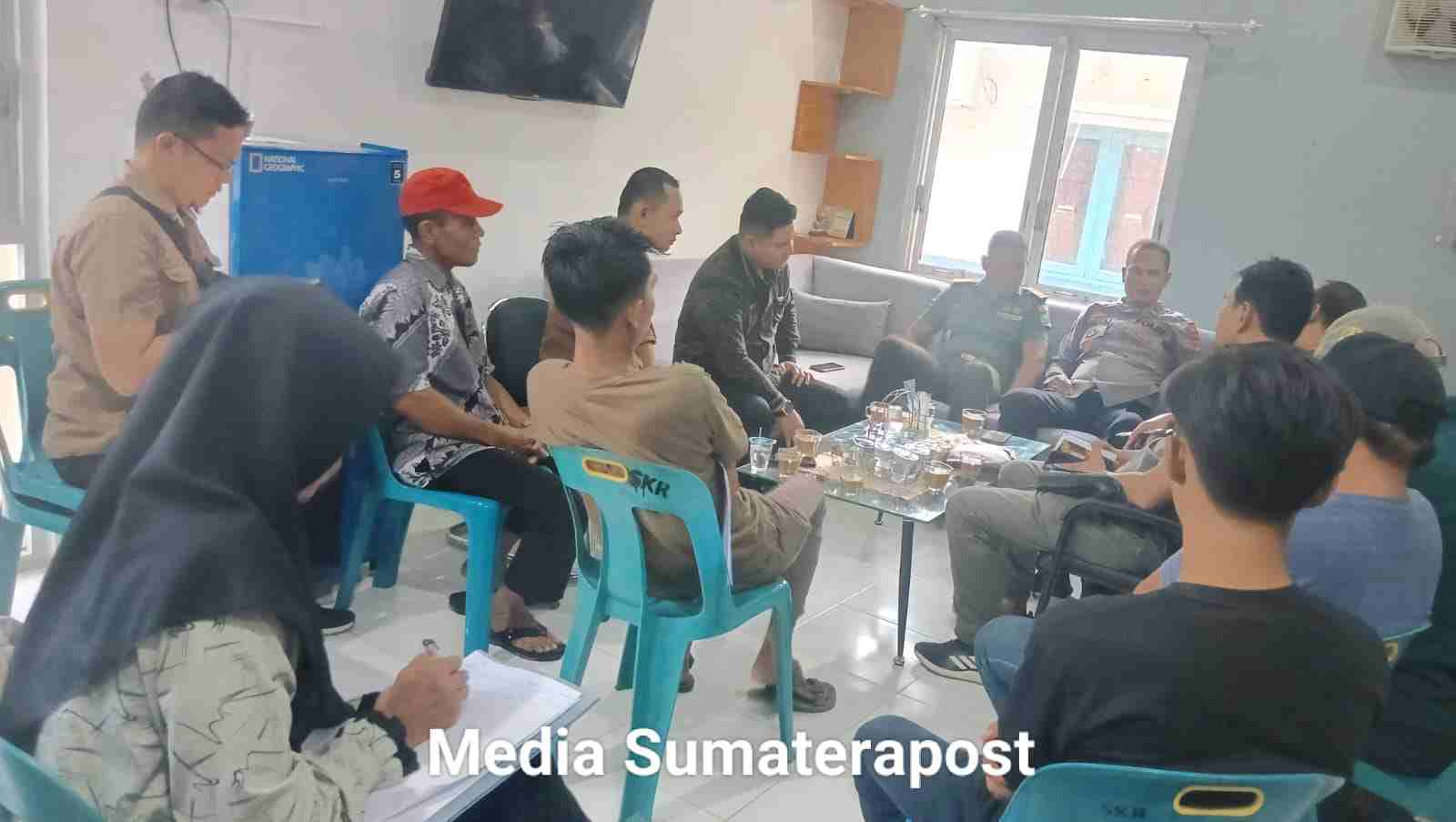Muspika Kecamatan Sekerak Mediasi Masyarakat Lubuk Sidup dengan PT Bima Sawita Muspika Kecamatan Sekerak Mediasi Masyarakat Lubuk Sidup dengan PT Bima Sawita
