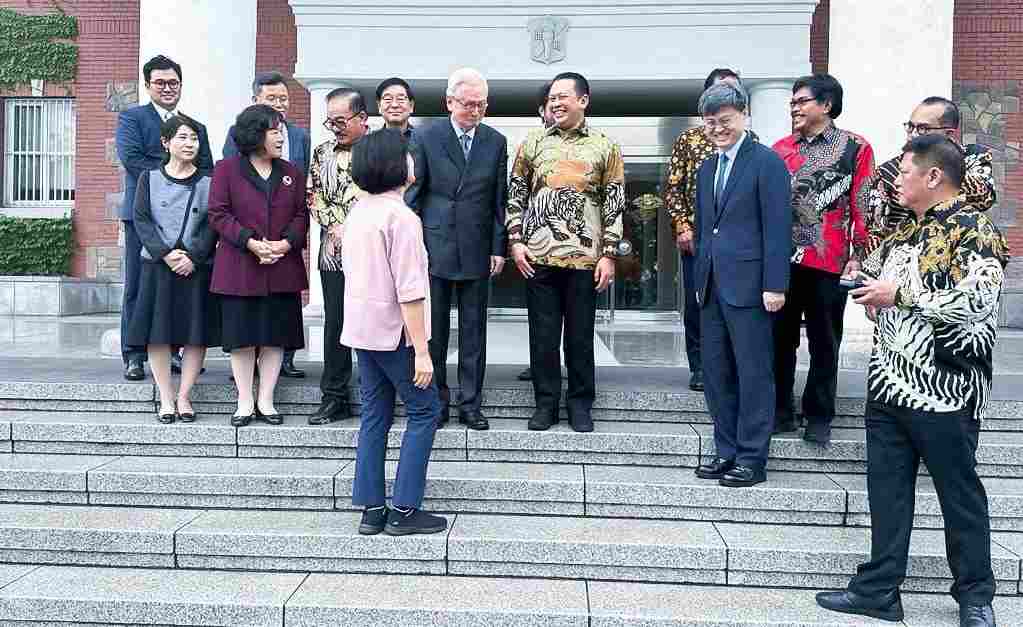 Ketua MPR RI Bamsoet Dukung Kerjasama UNPERBA dengan Keimyung University Daegu Korsel Ketua MPR RI Bamsoet Dukung Kerjasama UNPERBA dengan Keimyung University Daegu Korsel