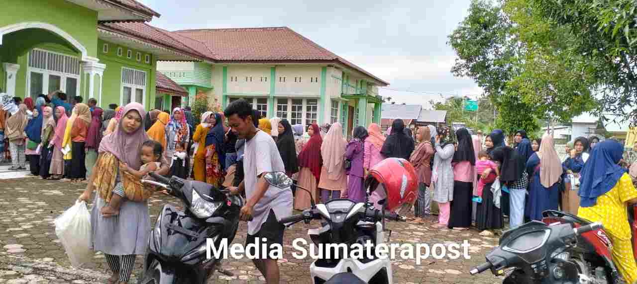 Serah Terima Bantuan Pangan Tahap II Badan Pangan Nasional di Kecamatan Sekerak Serah Terima Bantuan Pangan Tahap II Badan Pangan Nasional di Kecamatan Sekerak