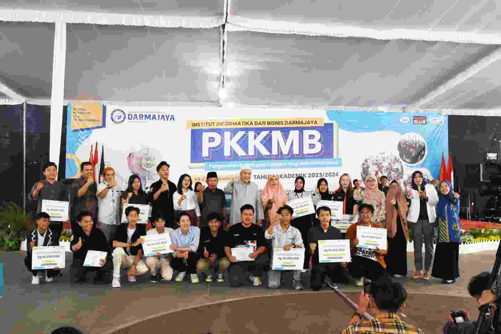 Cetak Pengusaha Muda, IIB Darmajaya Berikan Bantuan Pendanaan Rp100 Juta Cetak Pengusaha Muda, IIB Darmajaya Berikan Bantuan Pendanaan Rp100 Juta