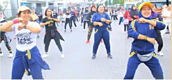 Antusias Masyarakat di CFD Bundaran Simpang 6 Rantauprapat Semakin Meningkat Antusias Masyarakat di CFD Bundaran Simpang 6 Rantauprapat Semakin Meningkat