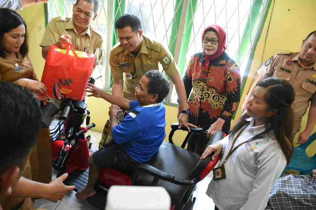 Bantuan ATENSI untuk Warga Disabilitas, Sentuhan Pemulihan yang Mengharukan Bantuan ATENSI untuk Warga Disabilitas, Sentuhan Pemulihan yang Mengharukan