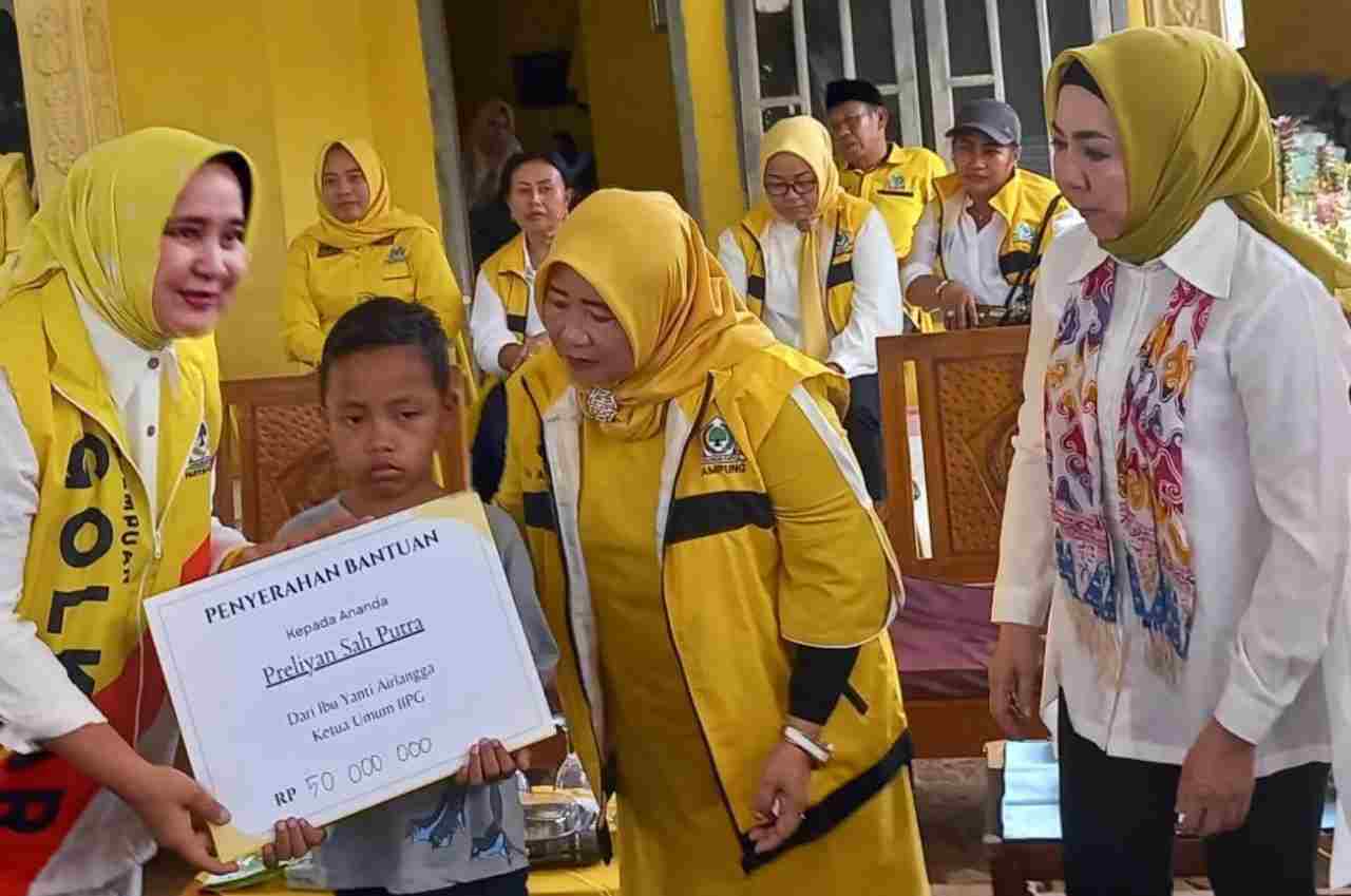 Ketua Umum IIPG Bantu Preliyan Rp50 Juta, Viral di Medsos Karena Menangis di Makam Ayahnya Ketua Umum IIPG Bantu Preliyan Rp50 Juta, Viral di Medsos Karena Menangis di Makam Ayahnya
