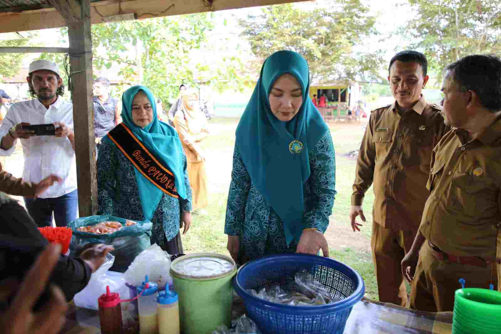 Mahyuzar Dampingi Ketua TP-PKK Aceh Sosialisasi Gerakan Transisi PAUD Mahyuzar Dampingi Ketua TP-PKK Aceh Sosialisasi Gerakan Transisi PAUD
