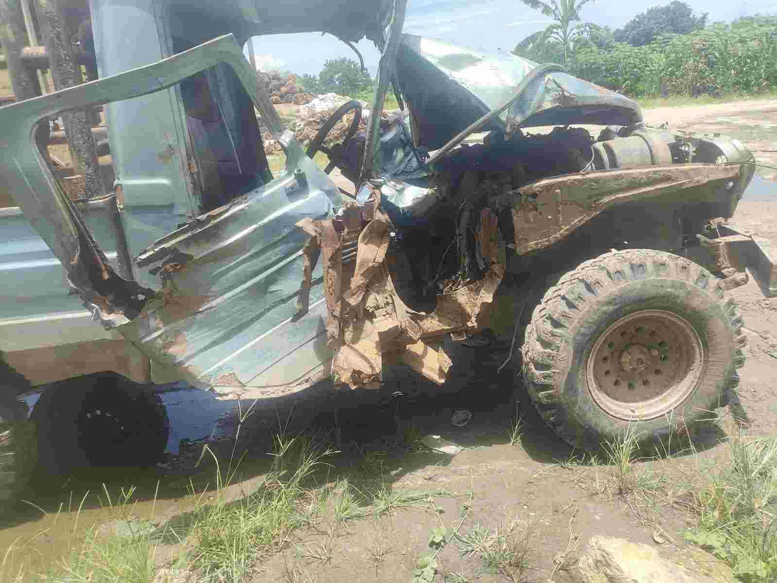Polsek Tanah Jawa Tangani Kecelakaan Beruntun Tiga Kendaraan Polsek Tanah Jawa Tangani Kecelakaan Beruntun Tiga Kendaraan