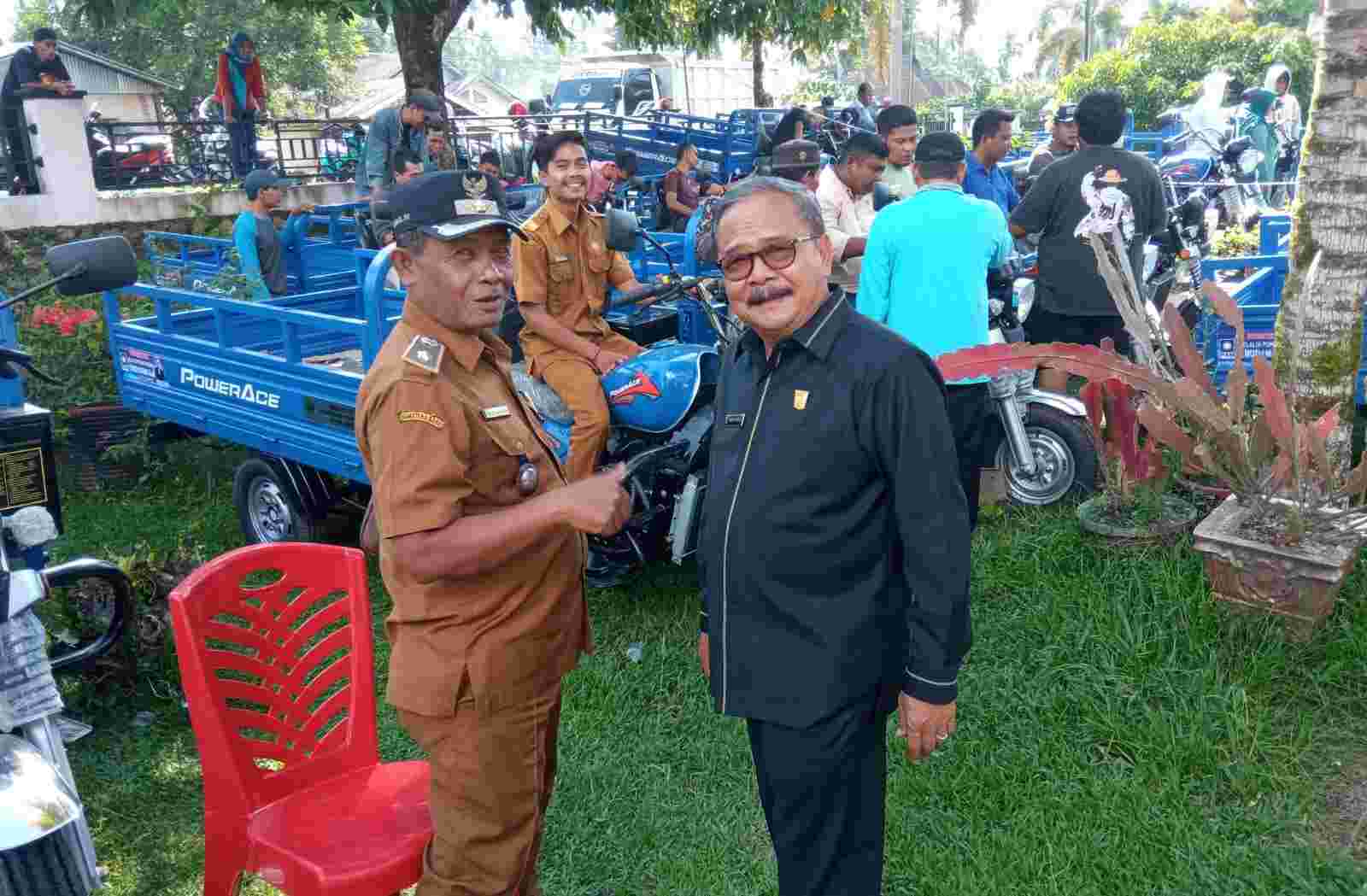 Serahkan 20 Unit Bentor, Muzli M Nur Salurkan Pokir di Dinas LH Sumbar Serahkan 20 Unit Bentor, Muzli M Nur Salurkan Pokir di Dinas LH Sumbar