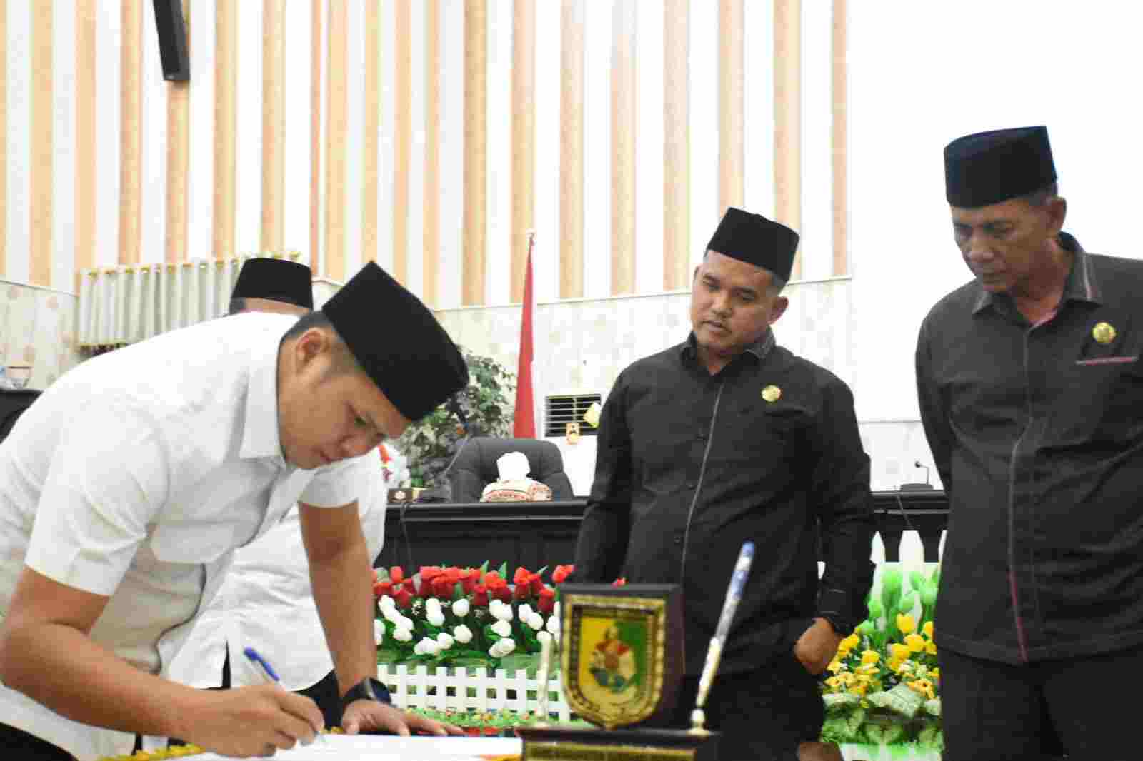 Wakil Bupati Sergai Resmikan 2 Ranperda, Anggaran APBD 2023 dan RPJMD Wakil Bupati Sergai Resmikan 2 Ranperda, Anggaran APBD 2023 dan RPJMD