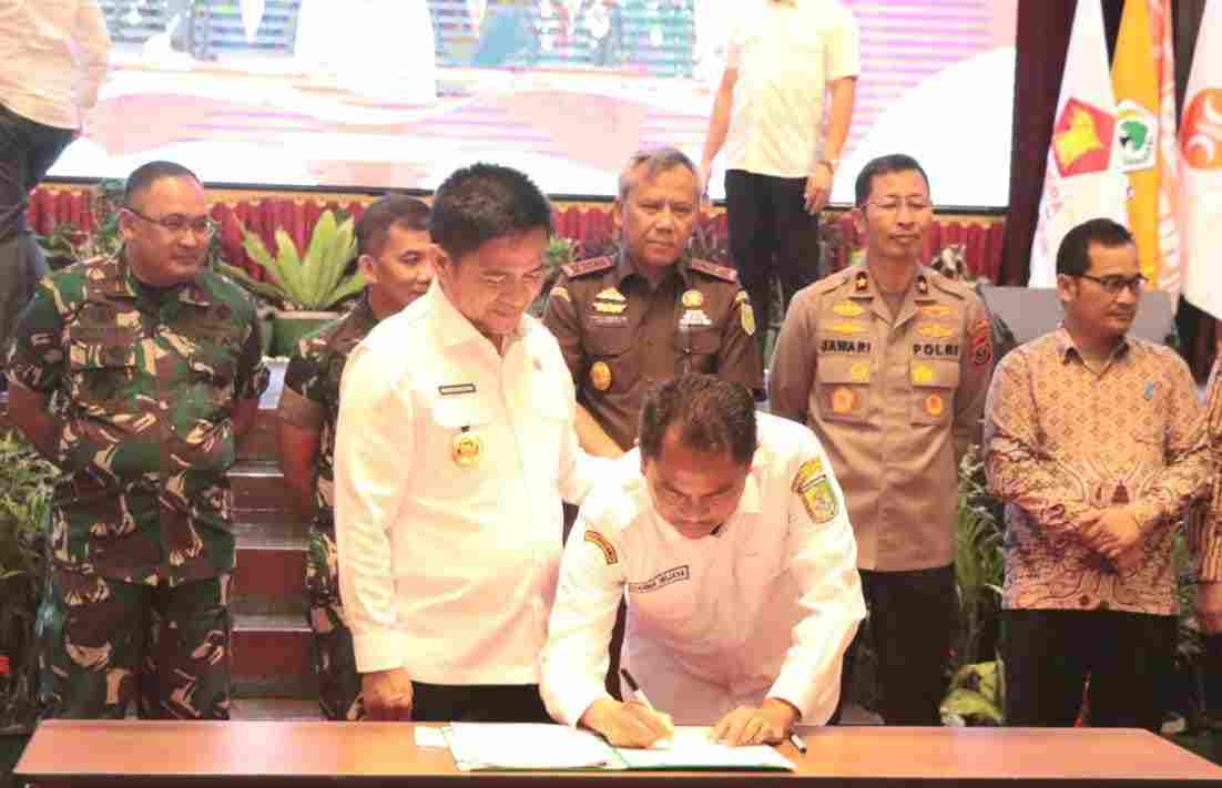 Bupati Sergai Deklarasi Damai, Upaya Pencegahan Kerawanan Pemilu 2024 Bupati Sergai Deklarasi Damai, Upaya Pencegahan Kerawanan Pemilu 2024