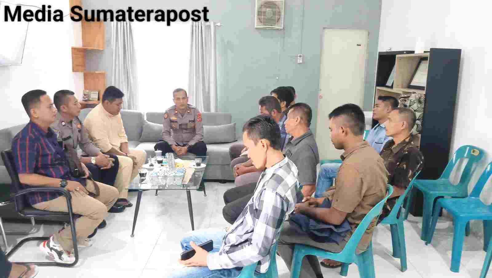 Muspika Kecamatan Sekerak Mediasi Masyarakat Desa Sekumur Bersama PT. Anugrah Muspika Kecamatan Sekerak Mediasi Masyarakat Desa Sekumur Bersama PT. Anugrah