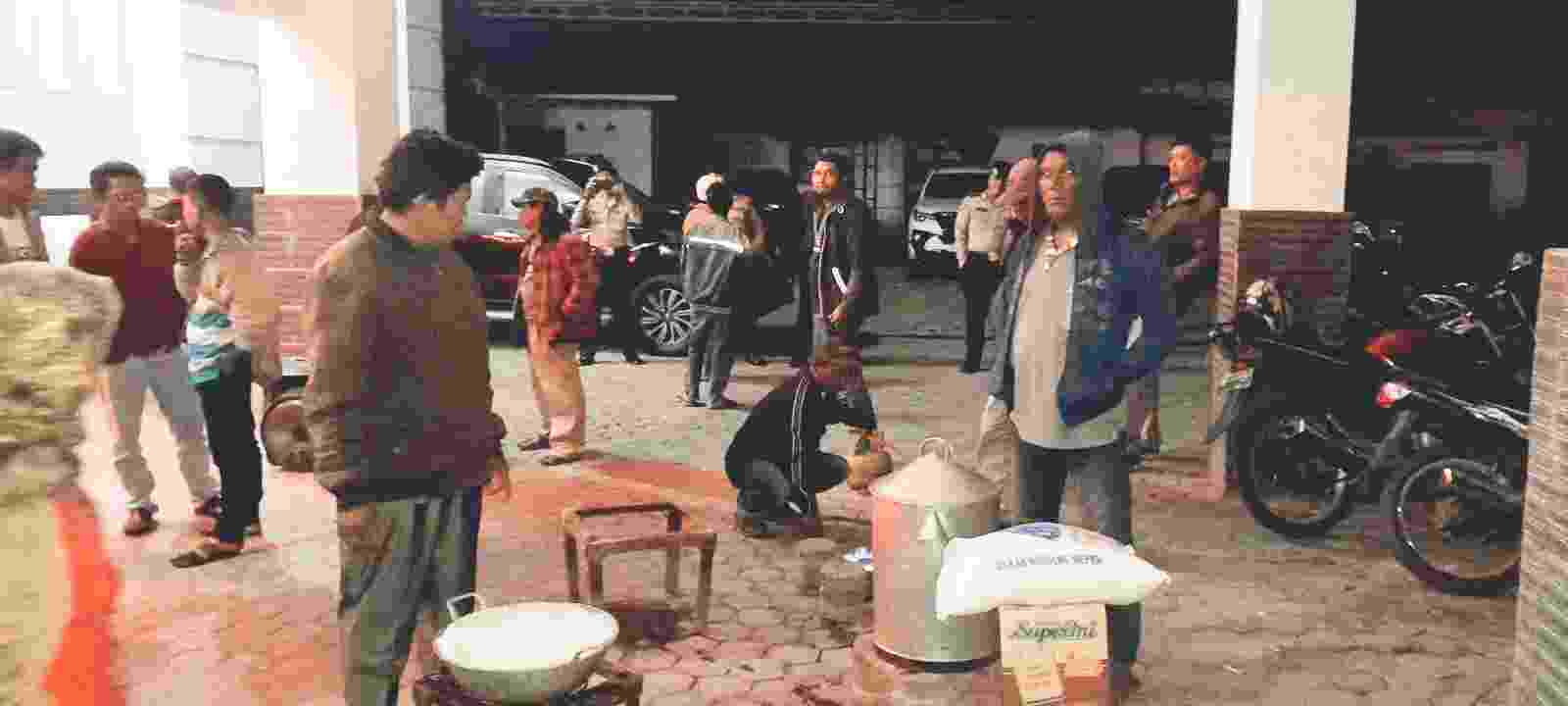 Merasa Diabaikan Bupati Karo, Warga Sukanalu Teran Duduki Gedung Dewan Merasa Diabaikan Bupati Karo, Warga Sukanalu Teran Duduki Gedung Dewan